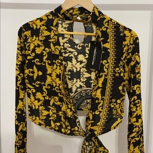 Pretty little thing wrap top